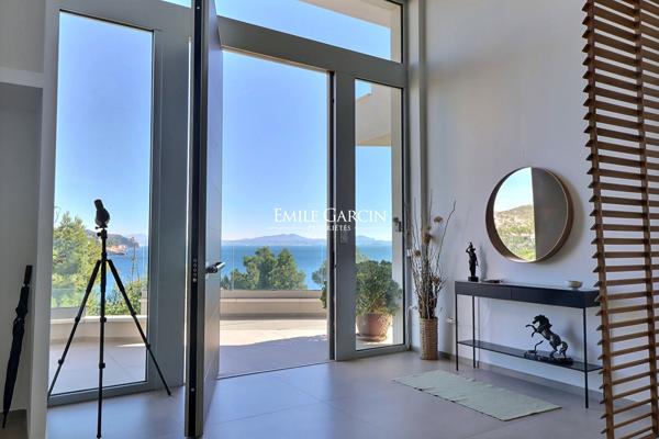 À vendre - Villa contemporaine de luxe - Carry-le-Rouet | Côte Bleue | Front de mer | Vue rade de Marseille | 380 m² | Piscine chauffée | Domaine sécurisé