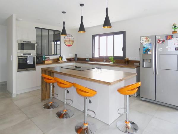 Villa plain pied 133m2 4 chambres sur terrain sans vis à vis de 616m2 avec piscine et garage