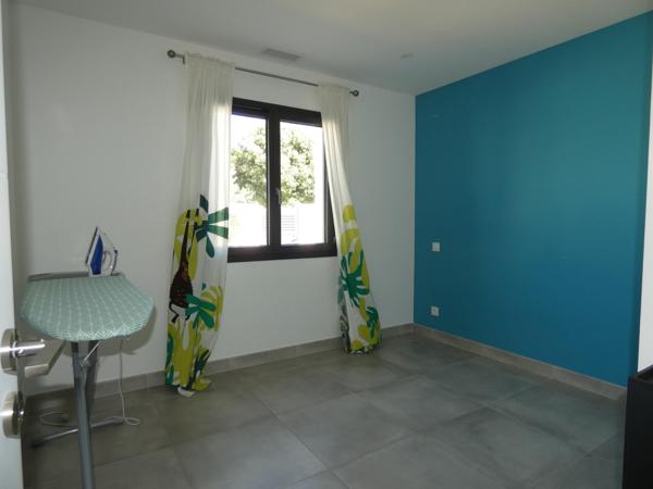 Villa plain pied 133m2 4 chambres sur terrain sans vis à vis de 616m2 avec piscine et garage