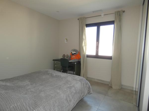 Villa plain pied 133m2 4 chambres sur terrain sans vis à vis de 616m2 avec piscine et garage