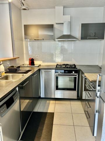 Appartement
         3 pièces
        - 68 m² 329 680 € *