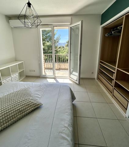 Appartement
         3 pièces
        - 68 m² 329 680 € *