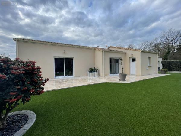 Maison à vendre à Chambroutet dans les Deux-Sèvres (79300), ref : AGM 64*