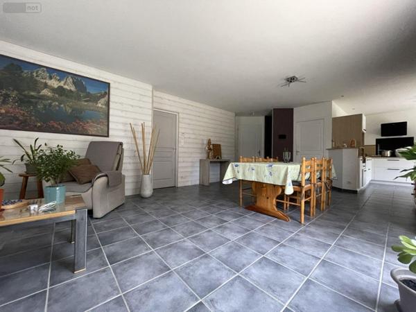 Maison à vendre à Chambroutet dans les Deux-Sèvres (79300), ref : AGM 64*