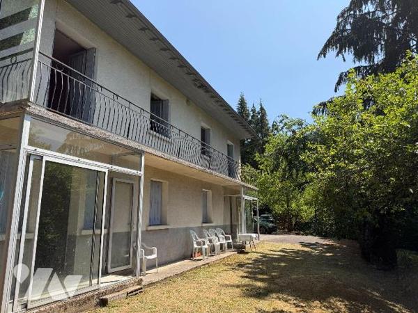 A VENDRE, proche du centre-bourg de SAINT MARTIN VALMEROUX (Cantal), à 40 mn environ d'AURILLAC...