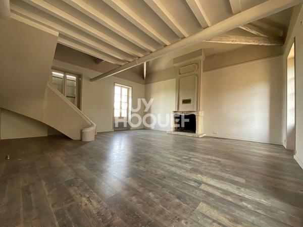 Ensemble immobilier de plus 582 m² avec annexe, Abbaye et garage sur 2.3 hectares de terrain