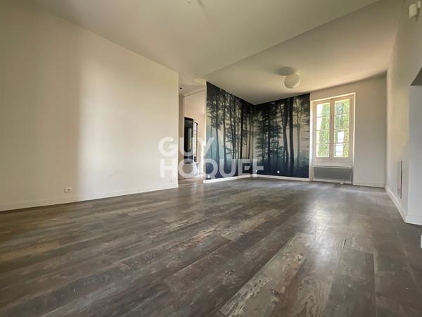 Ensemble immobilier de plus 582 m² avec annexe, Abbaye et garage sur 2.3 hectares de terrain