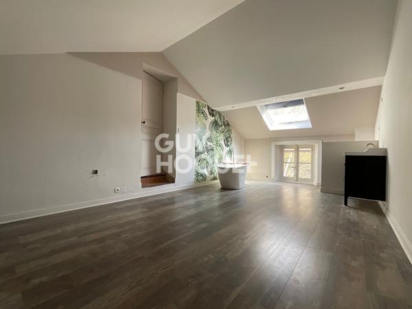 Ensemble immobilier de plus 582 m² avec annexe, Abbaye et garage sur 2.3 hectares de terrain
