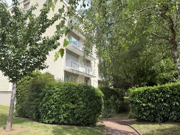 EXCLUSIVITÉ - F4 de 86 m² avec balcon plein sud, cave et parking - Chambourcy centre.