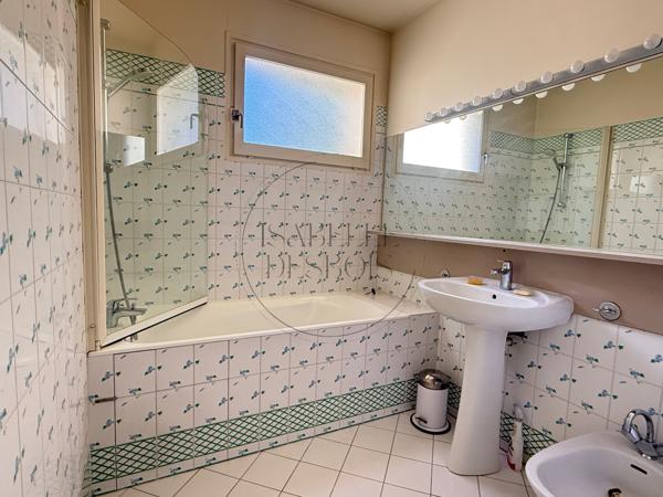 EXCLUSIVITÉ - F4 de 86 m² avec balcon plein sud, cave et parking - Chambourcy centre.