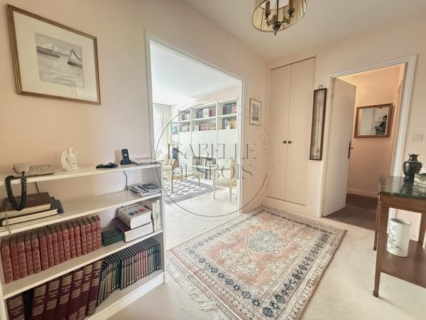 EXCLUSIVITÉ - F4 de 86 m² avec balcon plein sud, cave et parking - Chambourcy centre.