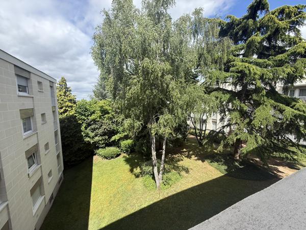 EXCLUSIVITÉ - F4 de 86 m² avec balcon plein sud, cave et parking - Chambourcy centre.