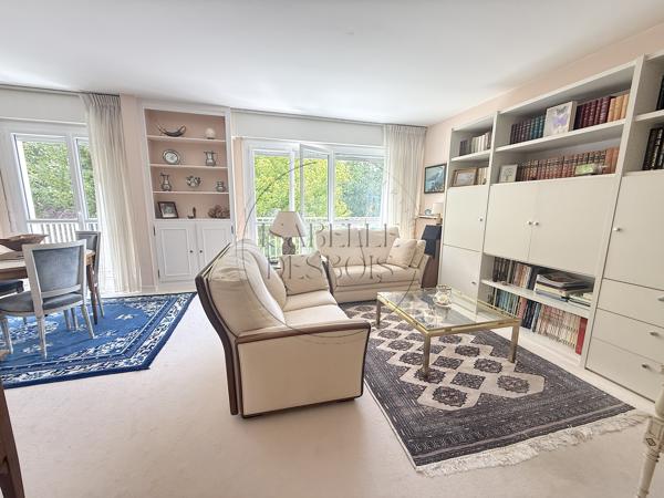 EXCLUSIVITÉ - F4 de 86 m² avec balcon plein sud, cave et parking - Chambourcy centre.