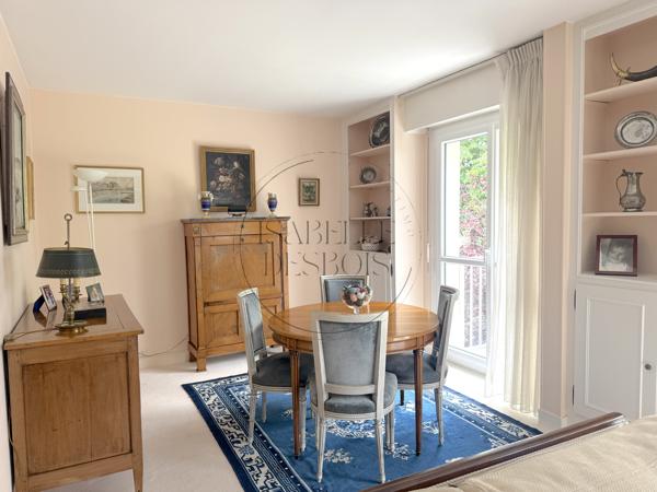 EXCLUSIVITÉ - F4 de 86 m² avec balcon plein sud, cave et parking - Chambourcy centre.