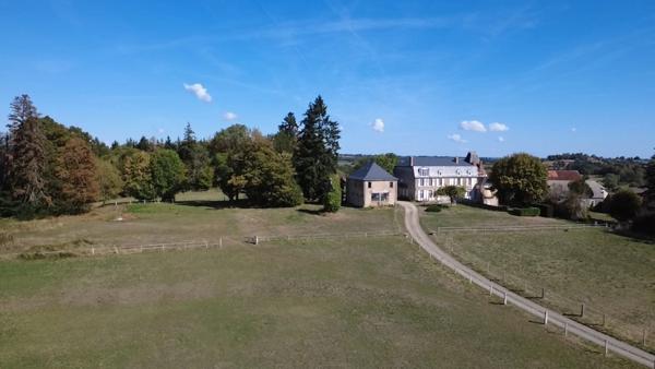 Château du XVIᵉ siècle à Aigurande - 600 m² habitables - 9 ha de prairies et bois – Pays de George Sand Indre (36) 599 000 €