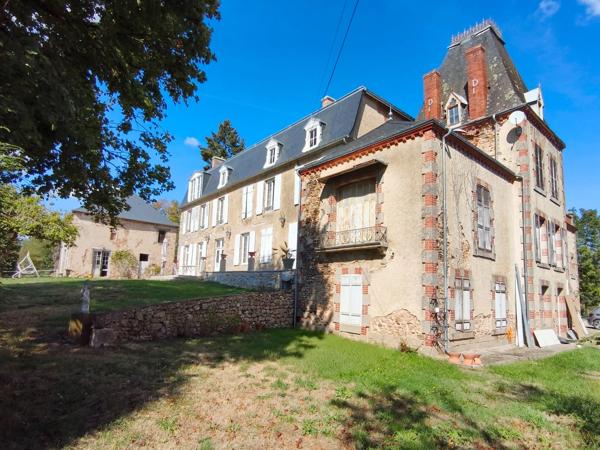 Château du XVIᵉ siècle à Aigurande - 600 m² habitables - 9 ha de prairies et bois – Pays de George Sand Indre (36) 599 000 €