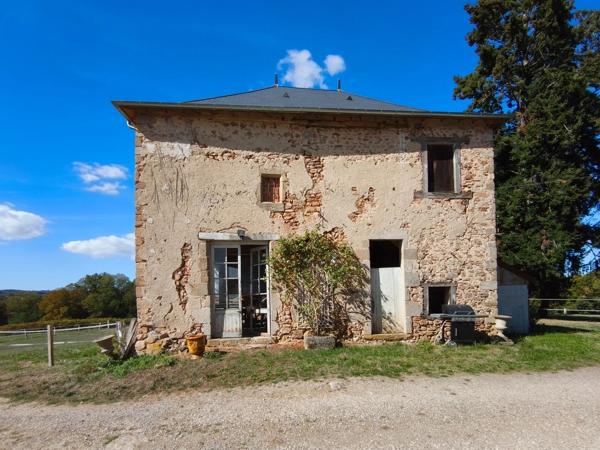 Château du XVIᵉ siècle à Aigurande - 600 m² habitables - 9 ha de prairies et bois – Pays de George Sand Indre (36) 599 000 €