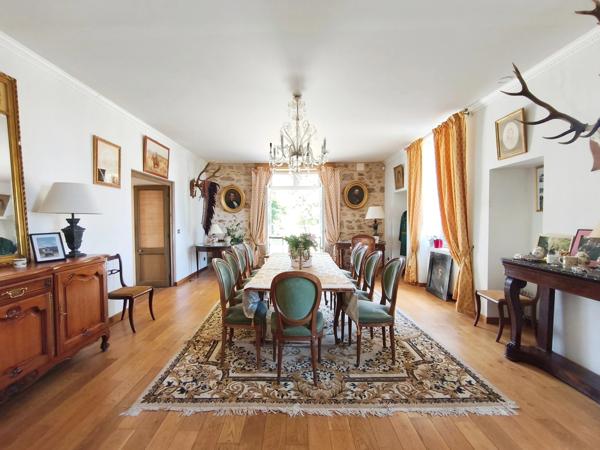 Château du XVIᵉ siècle à Aigurande - 600 m² habitables - 9 ha de prairies et bois – Pays de George Sand Indre (36) 599 000 €