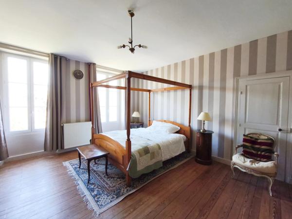 Château du XVIᵉ siècle à Aigurande - 600 m² habitables - 9 ha de prairies et bois – Pays de George Sand Indre (36) 599 000 €