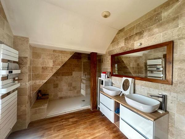 Maison de 288 m² avec piscine chauffée