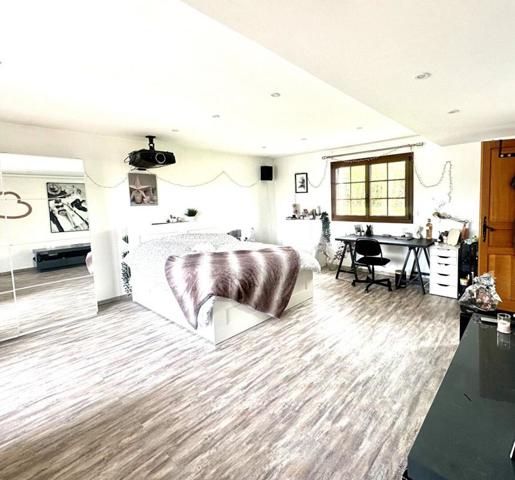 Maison de 288 m² avec piscine chauffée