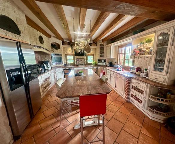 Maison de 288 m² avec piscine chauffée