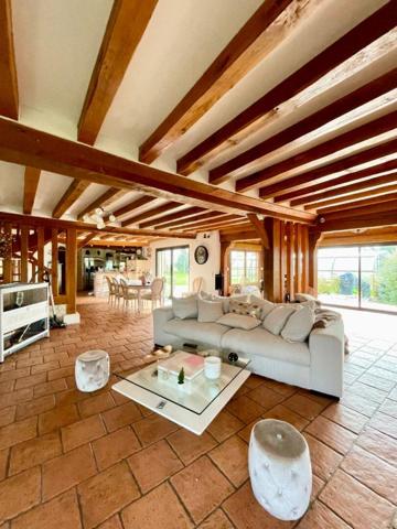 Maison de 288 m² avec piscine chauffée