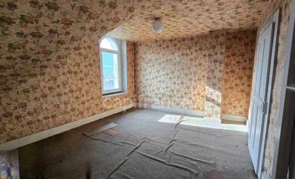 Appartement à rénover 5 pièces TANINGES (74)