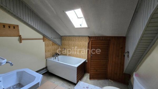 Appartement à rénover 5 pièces TANINGES (74)