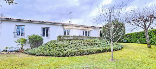 EN EXCLUSIVITÉ - SAINT YRIEIX - 10 MINUTES ANGOULEME - PAVILLON DE PLAIN-PIED D'ENV 135 m² AVEC GARAGE, TERRAIN ET PARTIE BOISÉE DE 4 999 m²