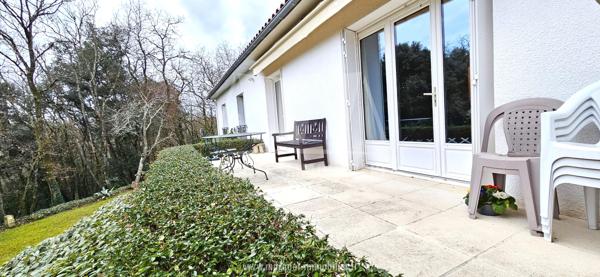 EN EXCLUSIVITÉ - SAINT YRIEIX - 10 MINUTES ANGOULEME - PAVILLON DE PLAIN-PIED D'ENV 135 m² AVEC GARAGE, TERRAIN ET PARTIE BOISÉE DE 4 999 m²