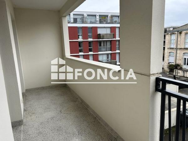 Location Appartement 2 pièces 42.84 m² - 110 COURS SAINT LOUIS Bordeaux 33000