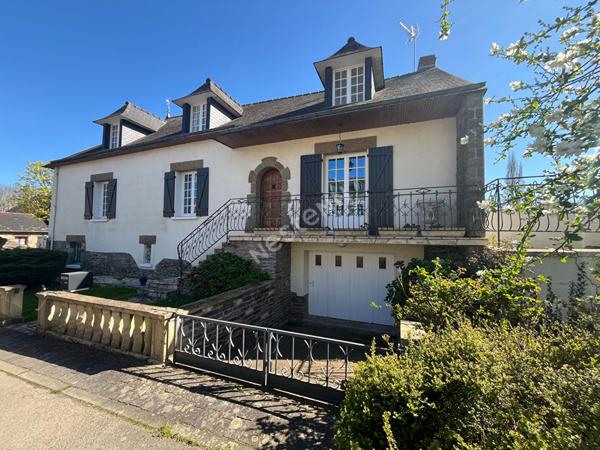 NOUVEAUTE Maison ancienne LOHEAC - Plein bourg - 7 pièces environ 145 m2