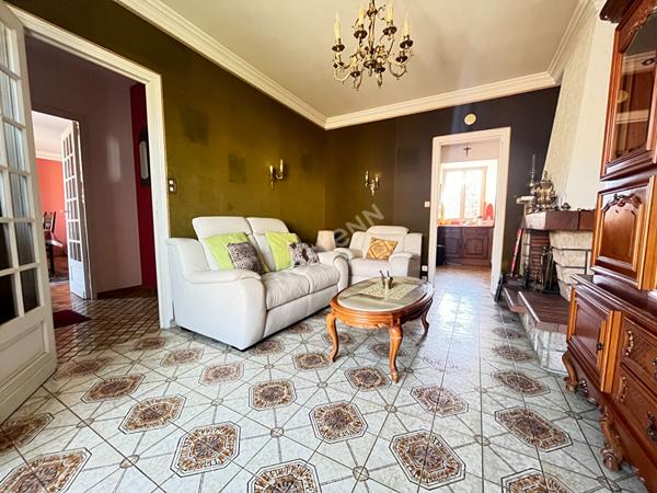 NOUVEAUTE Maison ancienne LOHEAC - Plein bourg - 7 pièces environ 145 m2