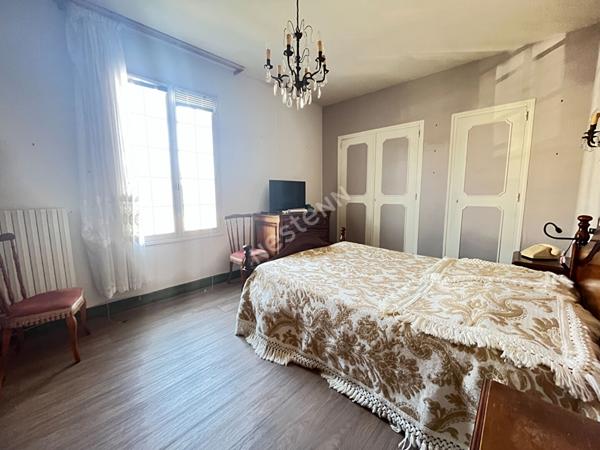 NOUVEAUTE Maison ancienne LOHEAC - Plein bourg - 7 pièces environ 145 m2