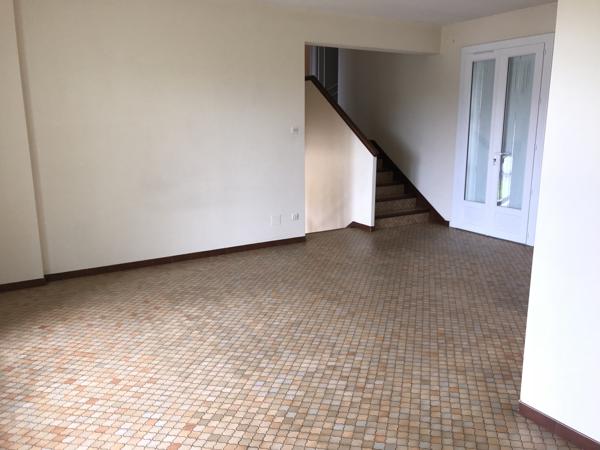 EXCLUSIVITE A VENDRE JOLIE VILLA AVEC GARAGE ET JARDIN