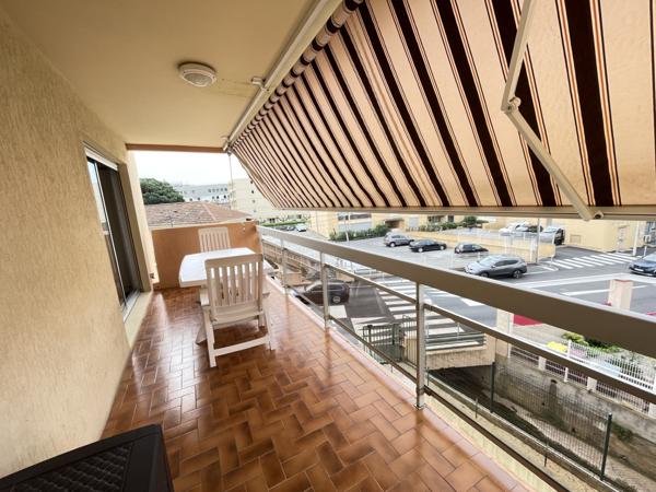 2 pièces, parking. 2 terrasses, deux salles de bains, 2 wc Cavalaire-sur-Mer (83240)