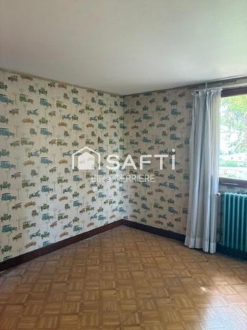 Maison 6 pièces avec jardin, étang de 2138m2, garage et 2 box