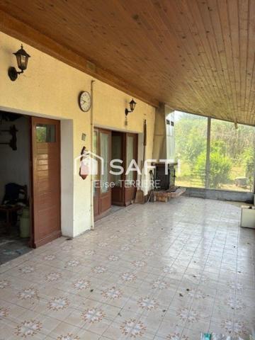Maison 6 pièces avec jardin, étang de 2138m2, garage et 2 box
