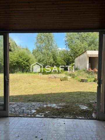 Maison 6 pièces avec jardin, étang de 2138m2, garage et 2 box