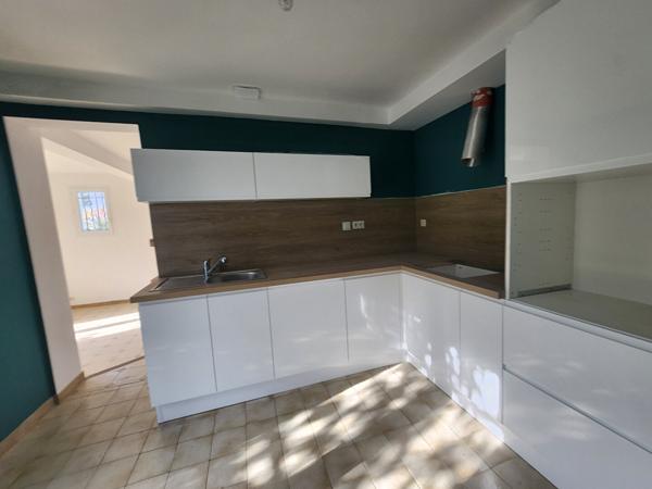 EXCLUSIVITE SUR MORIERES LES AVIGNON - MAISON A VENDRE - 3 CHAMBRES + 1 BUREAU - 102 M² SUR TERRAIN DE 760 M²