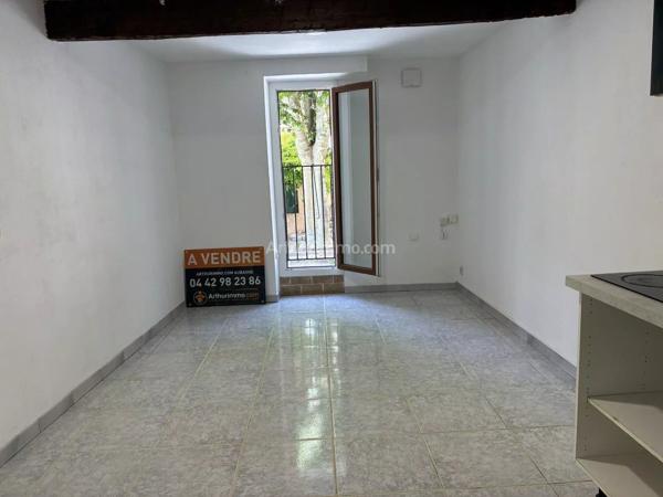 Vente                                                      Appartement
                        
                     2 pièces                      34 m2                     à Aubagne