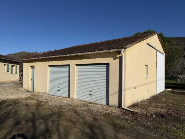 Maison ancienne - Saint-cyprien Maison de plain-pied avec 4 chambres, garages et dépendance camping-car