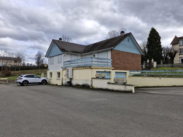 Local Commercial
        
        - 85 m²