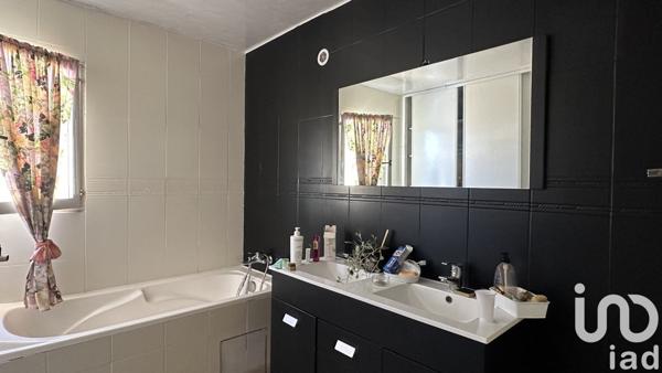 Maison 8 pièces de 172 m² à Le Tampon (97430)