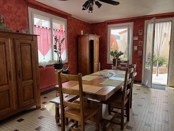 MAISON DE BOURG DE 140M2 AU COEUR DE BOUIN