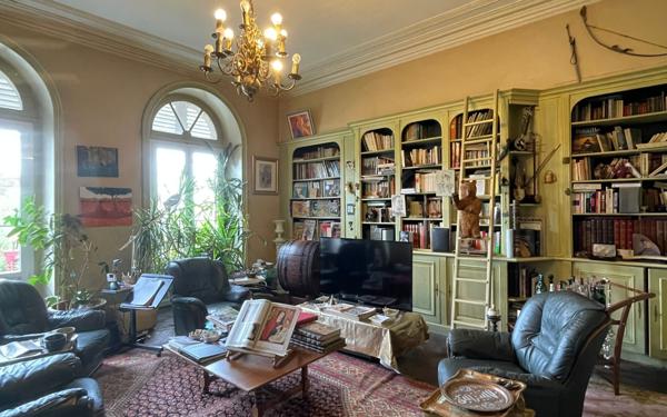 Immeuble à vendre    21 pièces • 780 m2 Decize