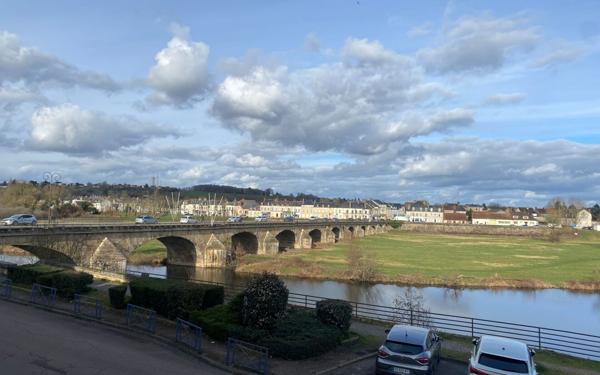 Immeuble à vendre    21 pièces • 780 m2 Decize