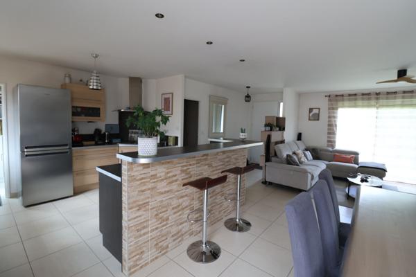 Plain pied Cournon D Auvergne 5 pièce(s) 120 M2