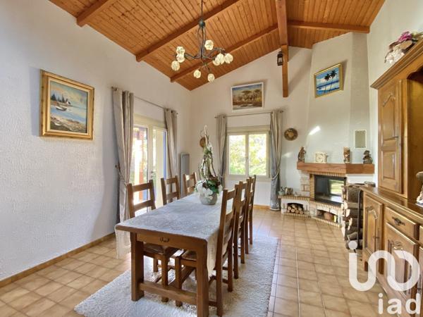 Maison traditionnelle 6 pièces de 196 m² à Antigny (85120)